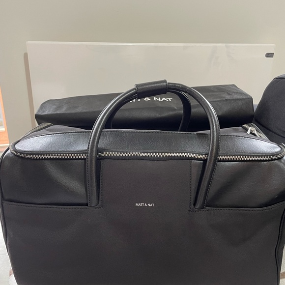 Matt & Nat Black Vegan Canvas Weekender Duffel Bag Like New - Picture 6 of 16